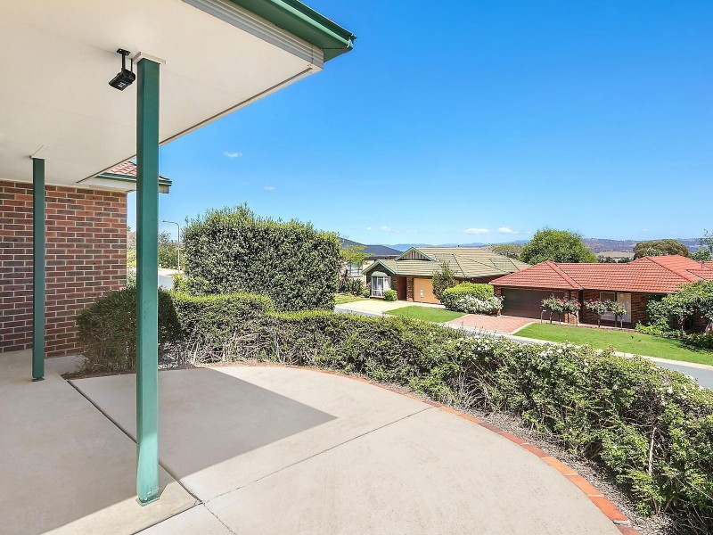 2 Nugent Close, Jerrabomberra NSW 2619