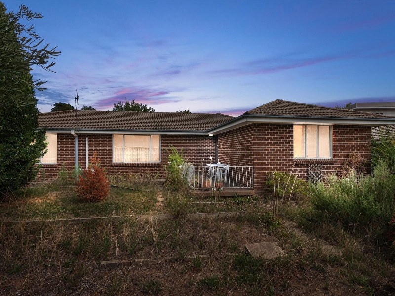 64 Calder Crescent, Holder ACT 2611