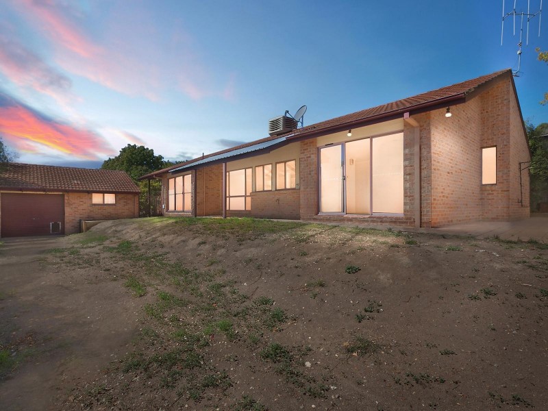 32 Emery Crescent, Queanbeyan NSW 2620