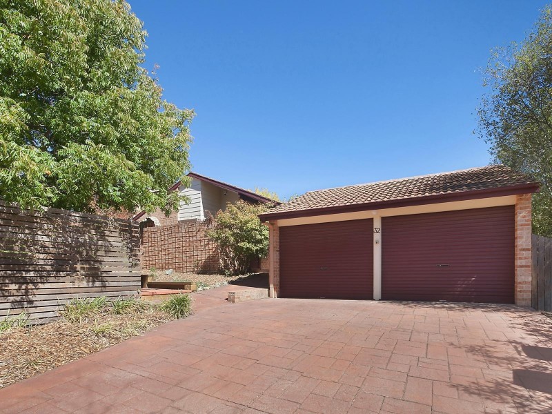32 Emery Crescent, Queanbeyan NSW 2620