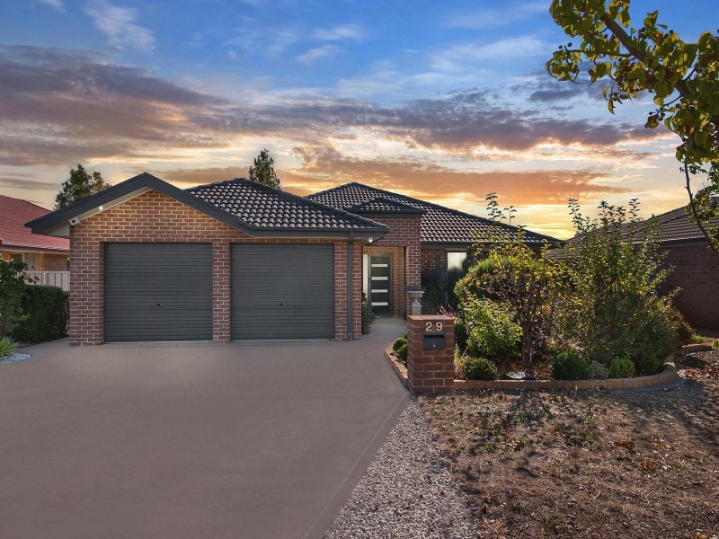 29 Hutchison Circuit, Crestwood NSW 2620