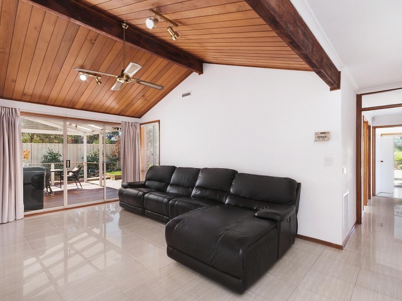 8 Cropper Place, Gordon ACT 2906