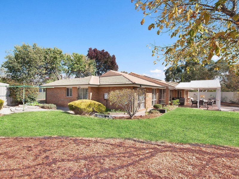 8 Cropper Place, Gordon ACT 2906