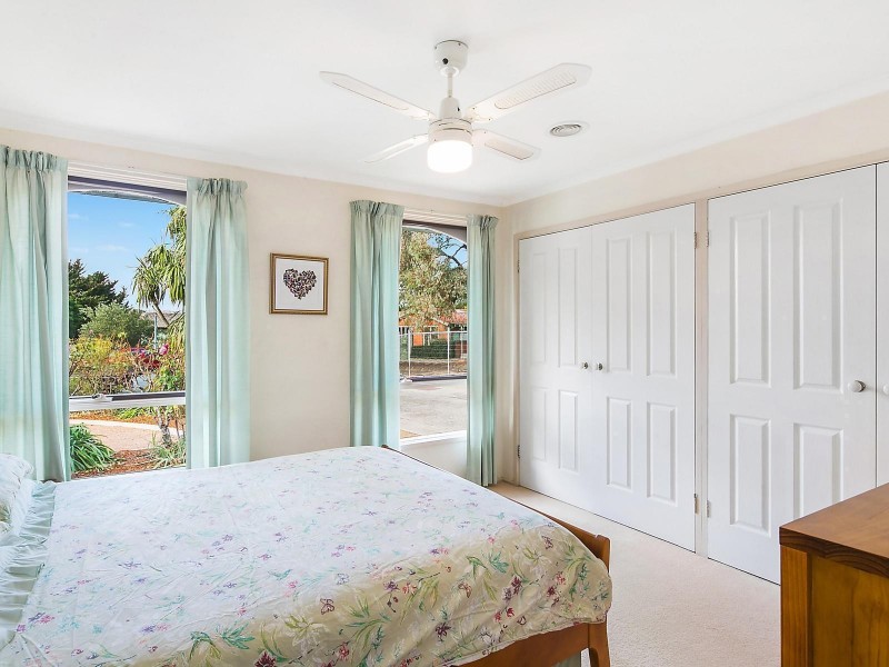 8 Bowler Place, Kambah ACT 2902