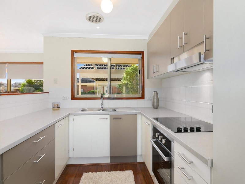 2/21 Elm Way, Jerrabomberra NSW 2619