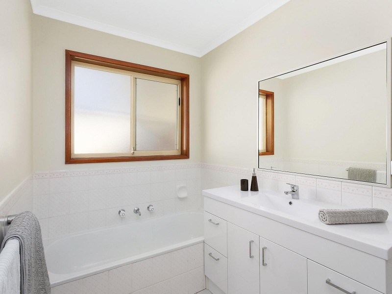 2/21 Elm Way, Jerrabomberra NSW 2619