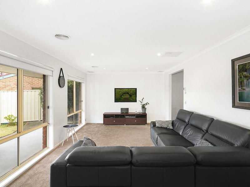 12 Ling Place, Queanbeyan NSW 2620