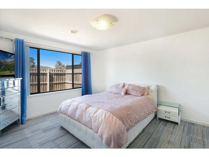 13 Coora Place, Jerrabomberra NSW 2619