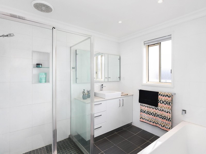 2/64 Thorpe Avenue, Queanbeyan NSW 2620