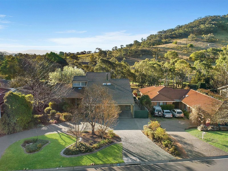27 Mt Vernon Drive, Kambah ACT 2902