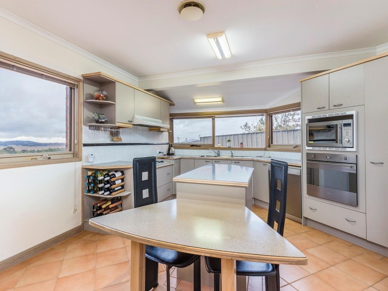 8/74 Crest Park Parade, Queanbeyan NSW 2620