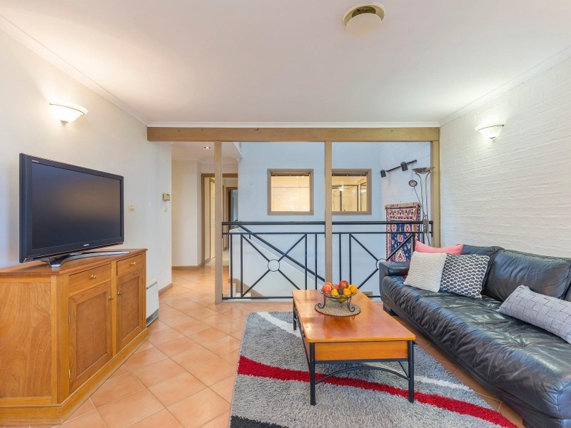 8/74 Crest Park Parade, Queanbeyan NSW 2620