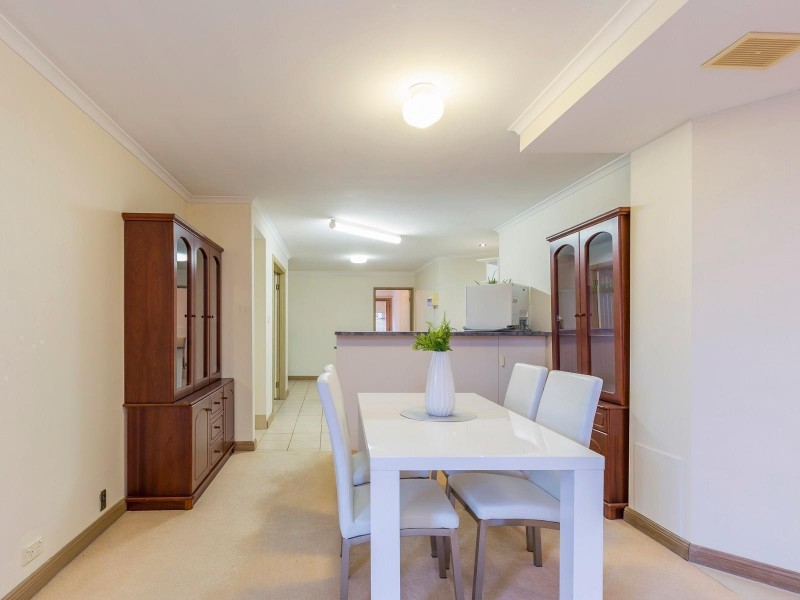 8/74 Crest Park Parade, Queanbeyan NSW 2620