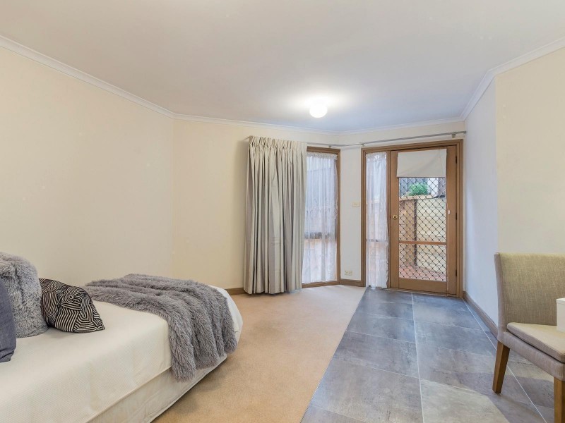 8/74 Crest Park Parade, Queanbeyan NSW 2620