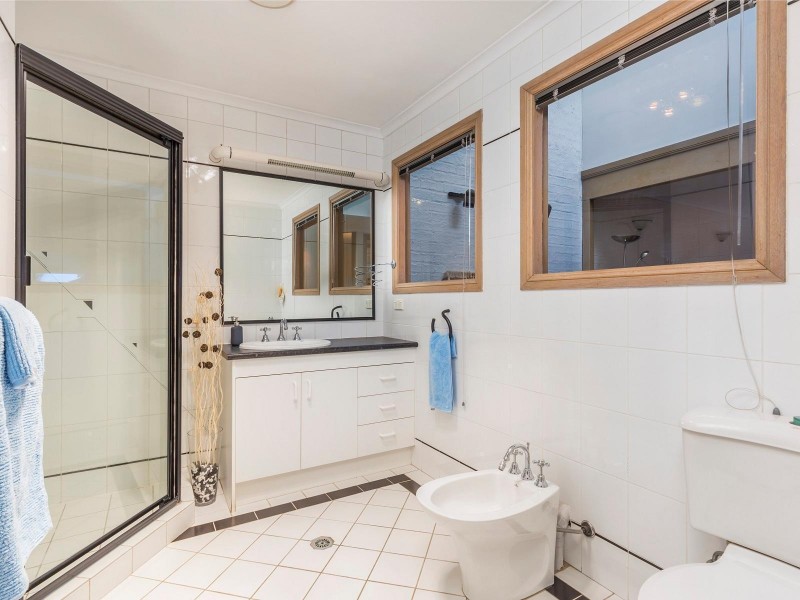 8/74 Crest Park Parade, Queanbeyan NSW 2620
