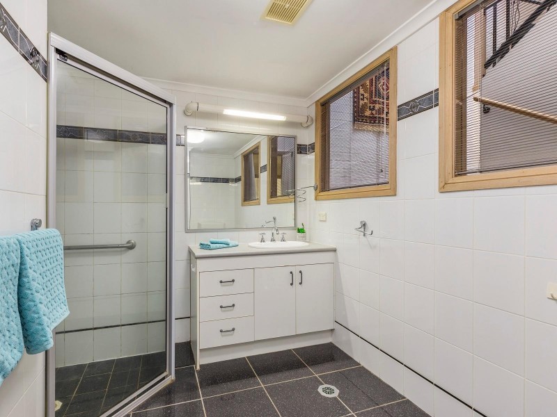 8/74 Crest Park Parade, Queanbeyan NSW 2620