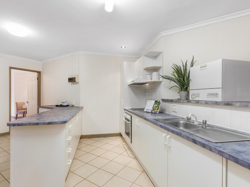 8/74 Crest Park Parade, Queanbeyan NSW 2620