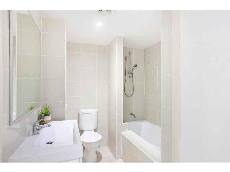 17/1 Cowlishaw Street, Greenway ACT 2900