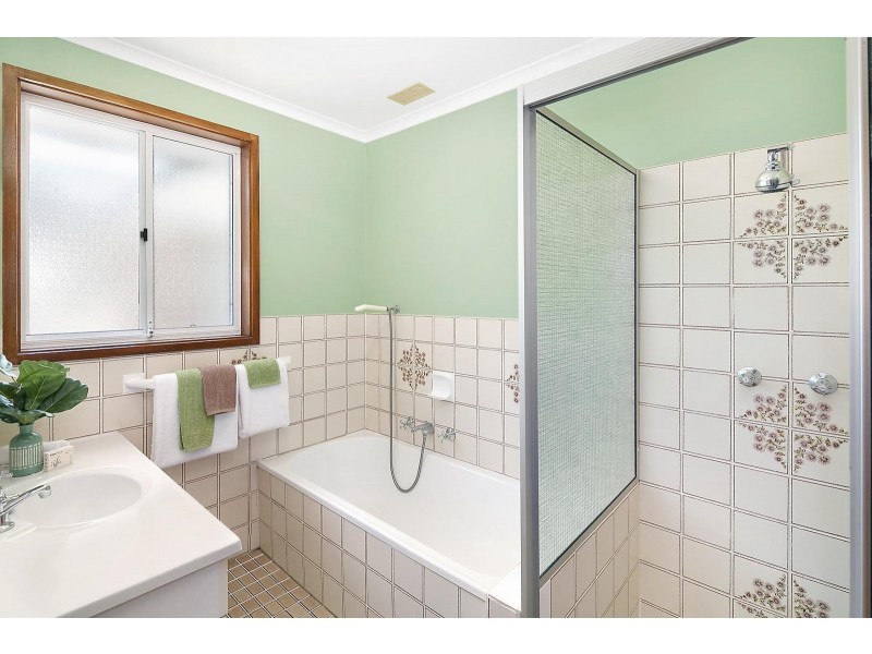 9 Ebsworth Close, Macarthur ACT 2904