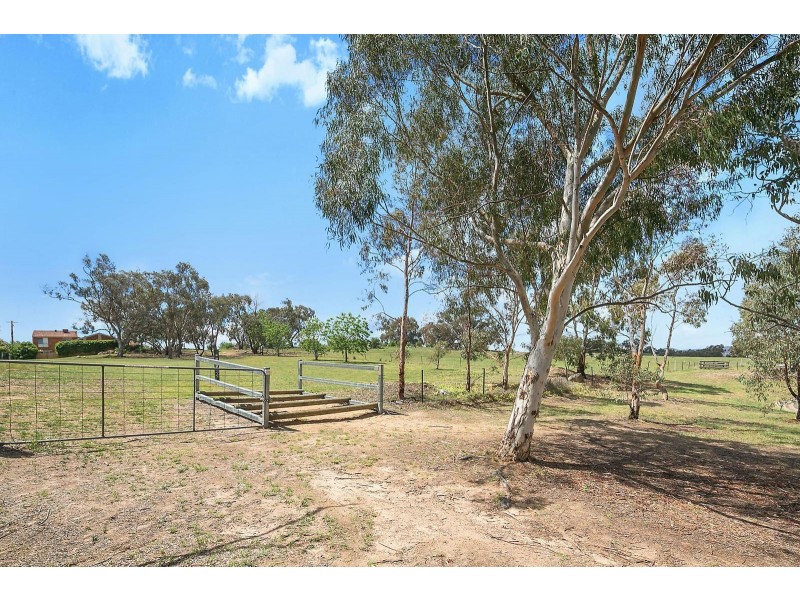 9 Ebsworth Close, Macarthur ACT 2904