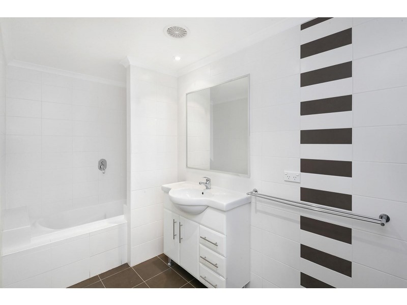 8/102 Athllon Drive, Greenway ACT 2900
