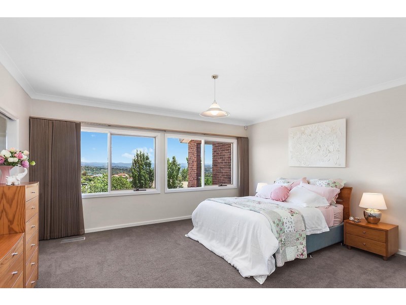 33 Whitty Crescent, Isaacs ACT 2607