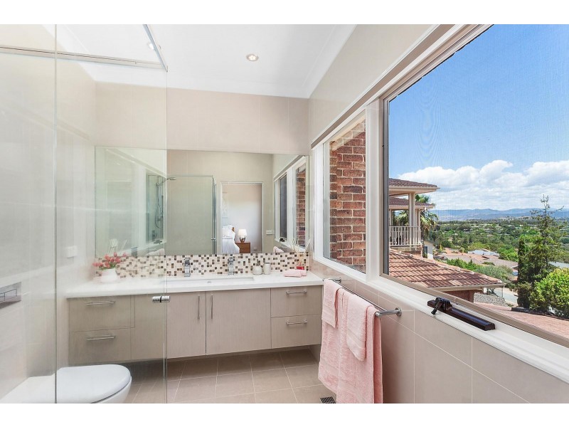 33 Whitty Crescent, Isaacs ACT 2607