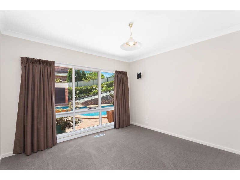 33 Whitty Crescent, Isaacs ACT 2607