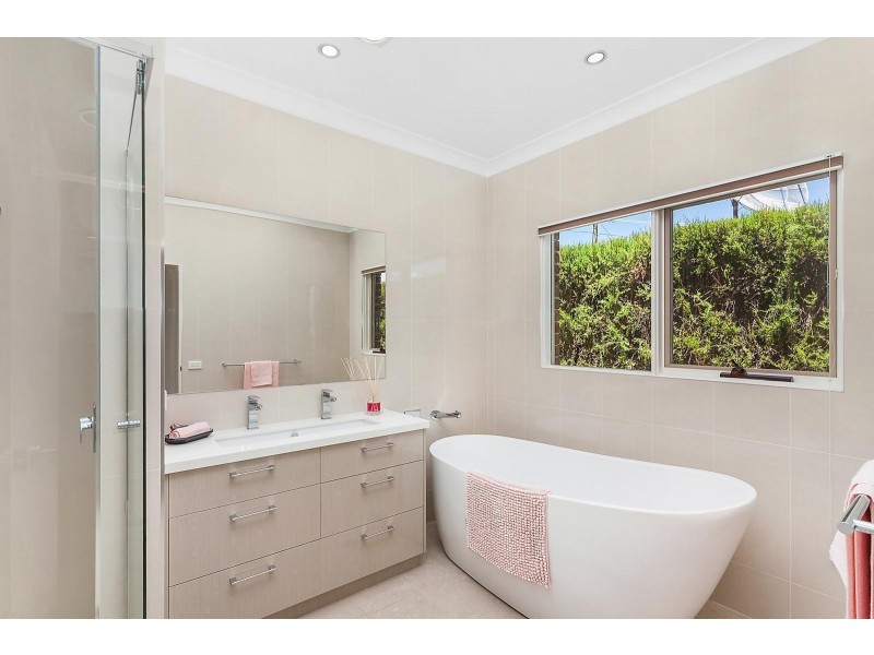 33 Whitty Crescent, Isaacs ACT 2607