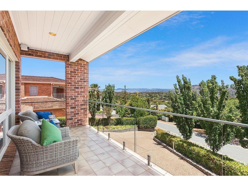 33 Whitty Crescent, Isaacs ACT 2607