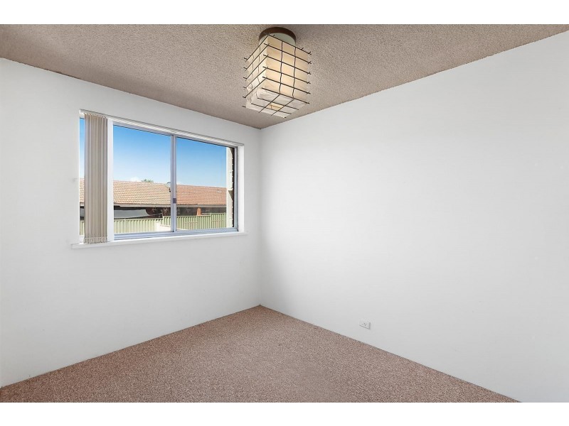 10/11 McKeahnie Street, Queanbeyan NSW 2620