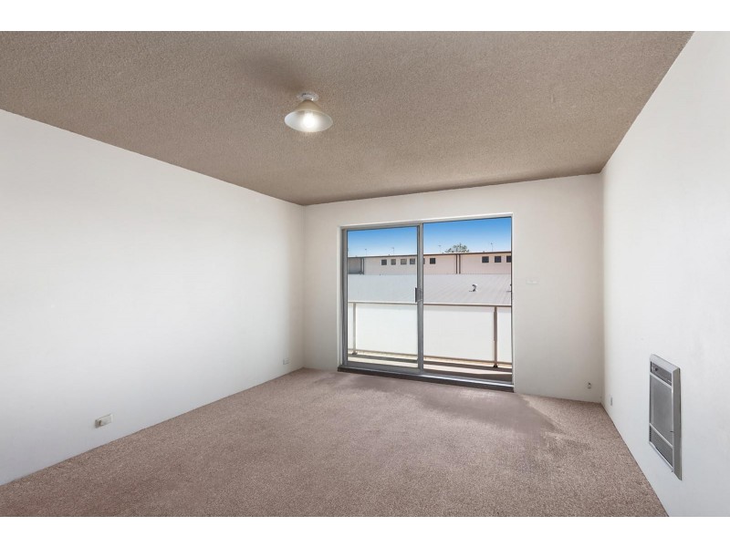 10/11 McKeahnie Street, Queanbeyan NSW 2620