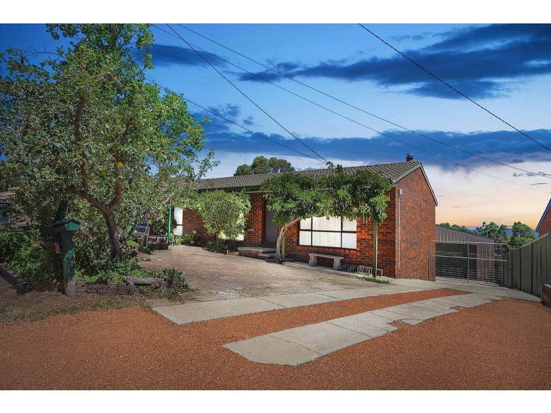 15 Lazarus Crescent, Queanbeyan NSW 2620