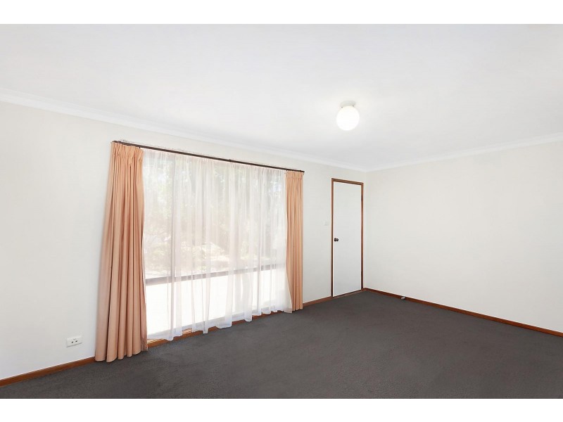 15 Lazarus Crescent, Queanbeyan NSW 2620