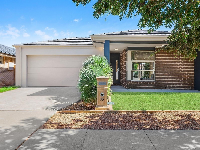 35 Henry Kendall Street, Franklin ACT 2913