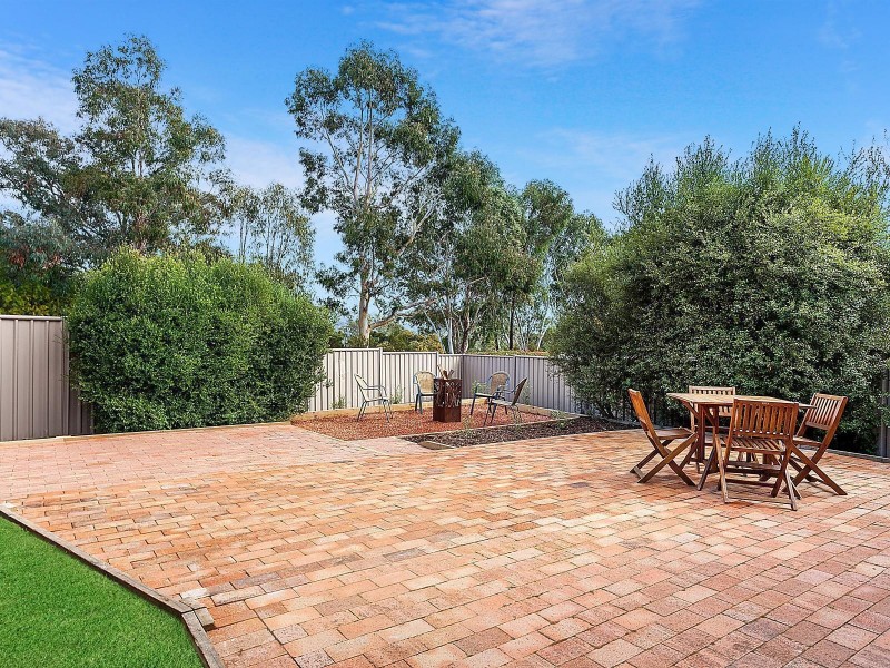 8 Haugh Place, Oxley ACT 2903