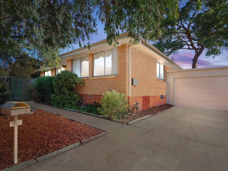 16 Crozier Circuit, Kambah ACT 2902