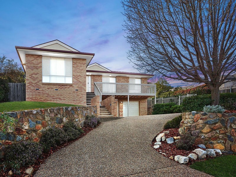 123 Halloran Drive, Jerrabomberra NSW 2619