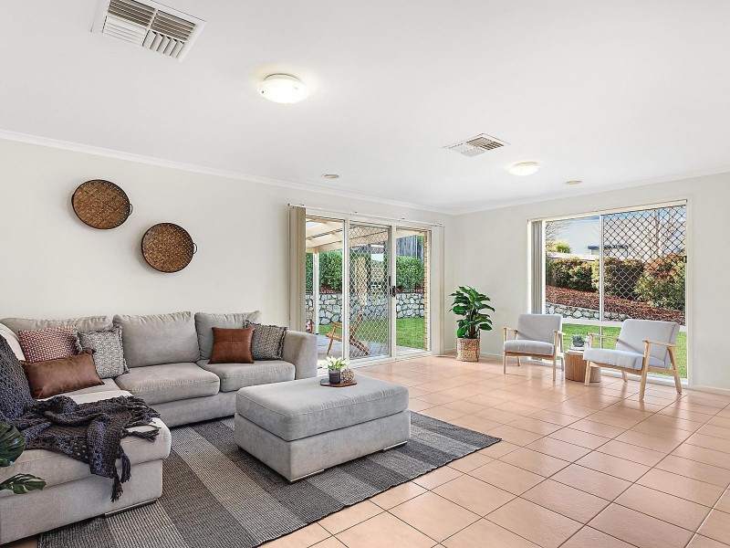 123 Halloran Drive, Jerrabomberra NSW 2619