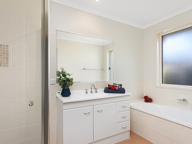 123 Halloran Drive, Jerrabomberra NSW 2619