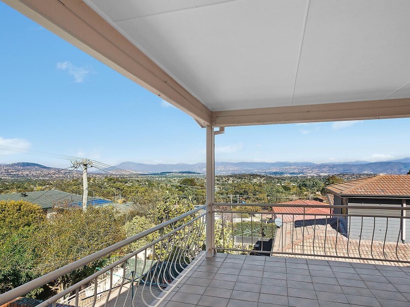 1 Jessop Place, Fadden ACT 2904