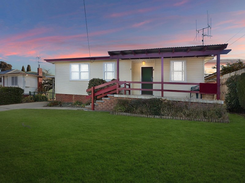 4 Downey Street, Karabar NSW 2620