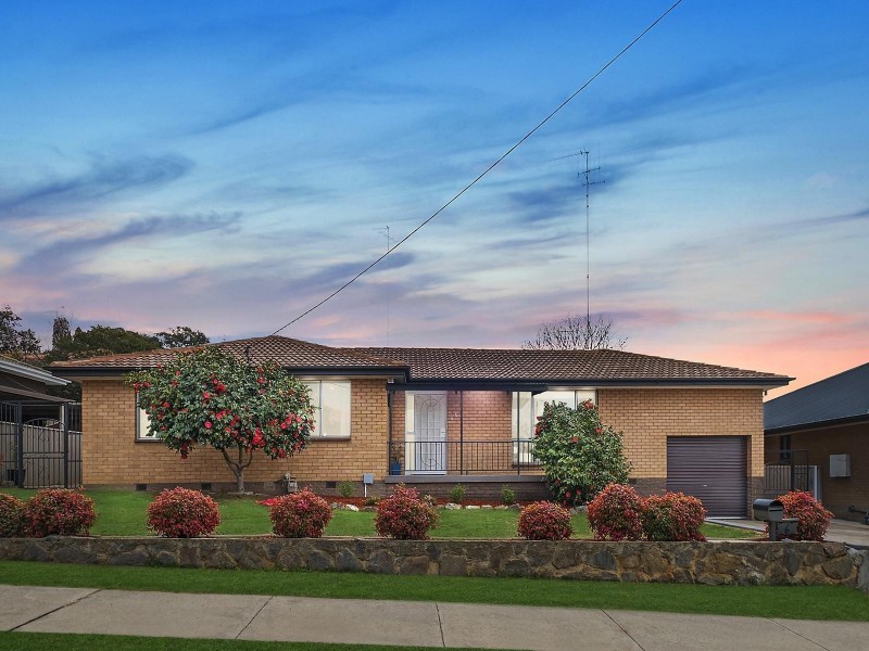 6 Cassinia Street, Crestwood NSW 2620
