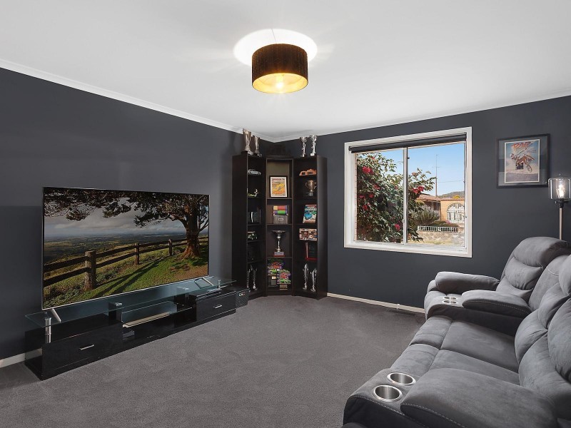 6 Cassinia Street, Crestwood NSW 2620