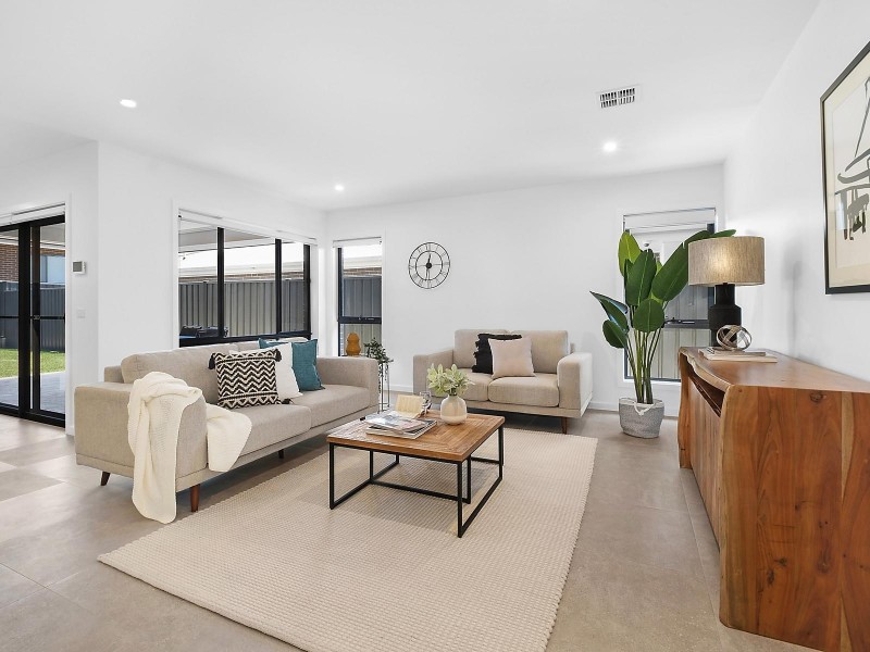 10 Zealie Bend, Googong NSW 2620