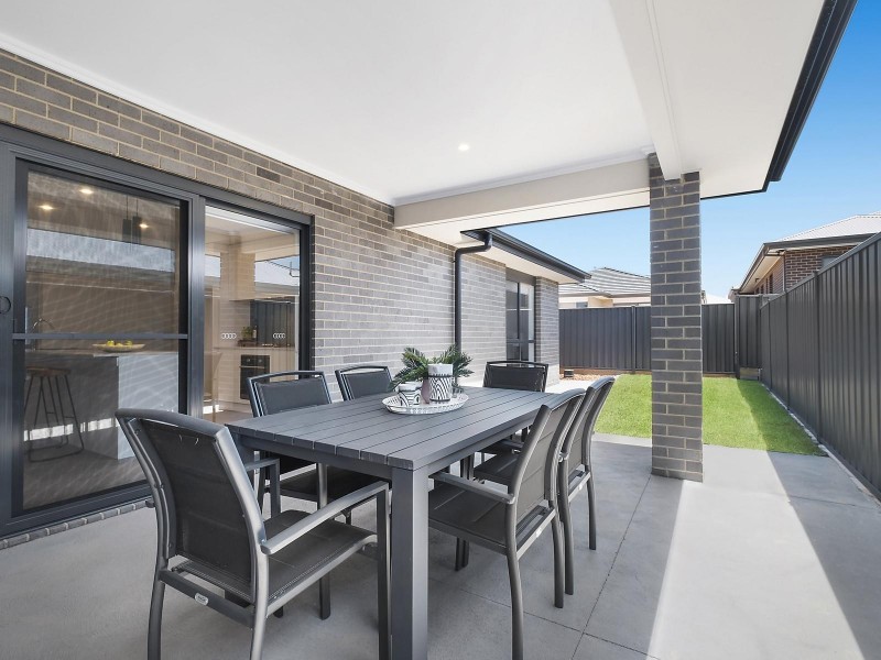 10 Zealie Bend, Googong NSW 2620