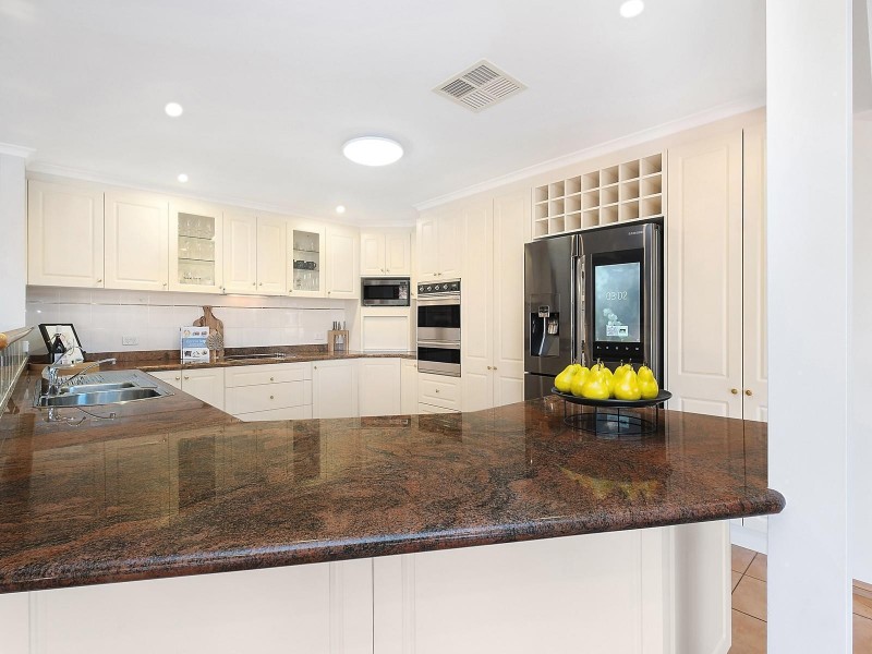 18 Lakeview Gardens, Jerrabomberra NSW 2619