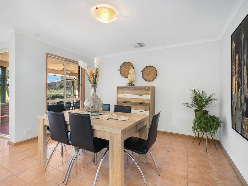 18 Lakeview Gardens, Jerrabomberra NSW 2619