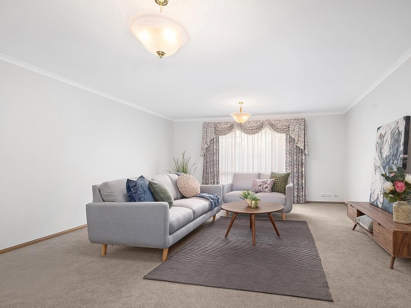 18 Lakeview Gardens, Jerrabomberra NSW 2619