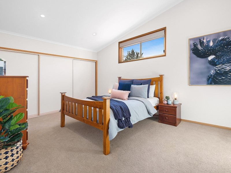 18 Lakeview Gardens, Jerrabomberra NSW 2619